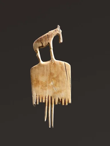 Comb decorated with a wildebeest