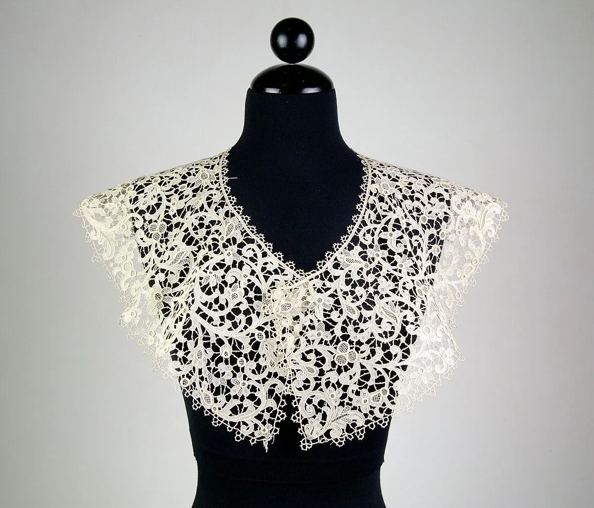 Collar — Unknown