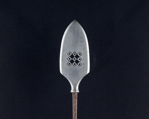 Arrowhead (<i>Yanone</i>)