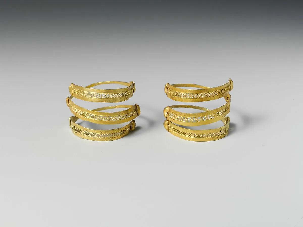 Pair of gold spirals — Unknown