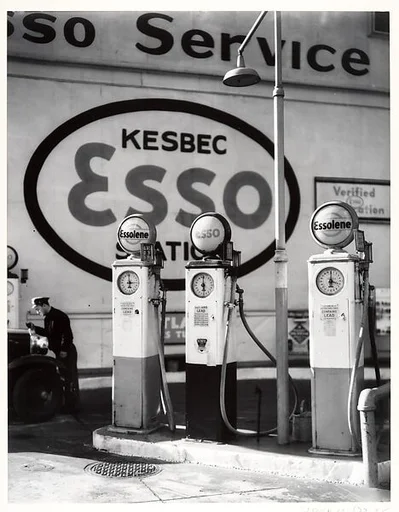 [Gasoline Station, Tenth Avenue]