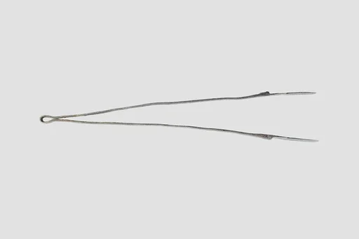 Tweezers ending in hands