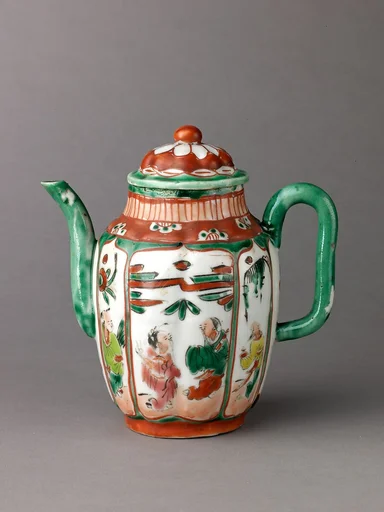Covered ewer