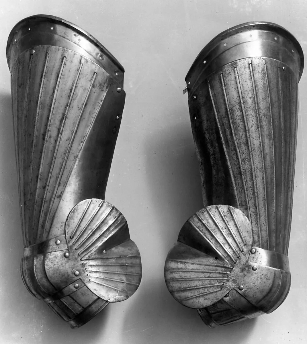 Pair of Thigh Defenses (Cuisses) with Knee Defenses (Poleyns) — Unknown