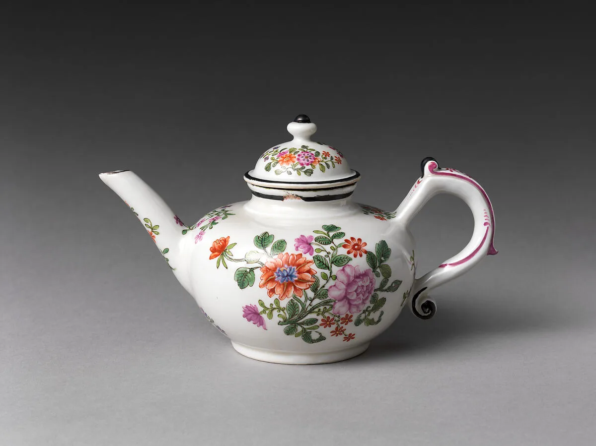 Teapot with peonies — Vienna|Claudius Innocentius Du Paquier period