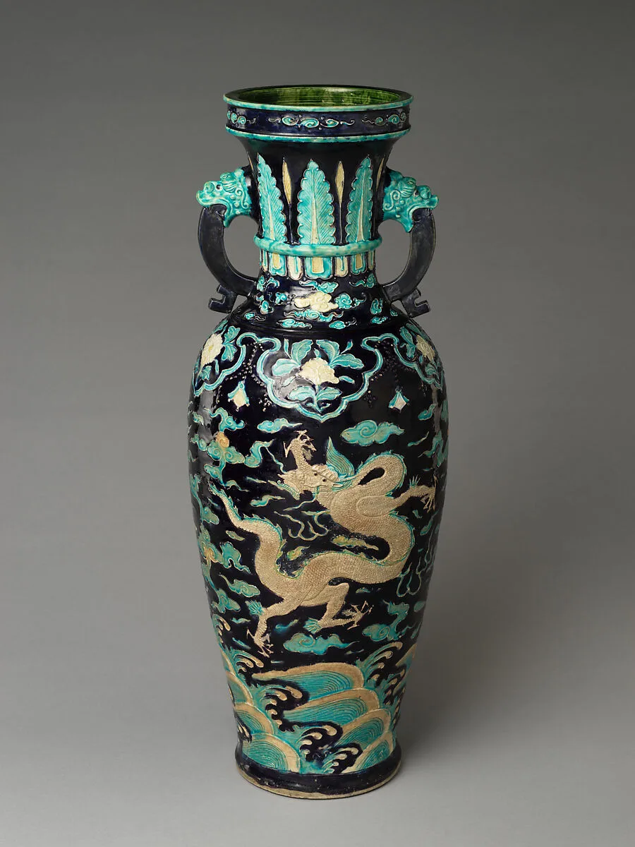 明中期 琺華雲龍紋獸耳瓶|Temple vase with dragons and clouds — Unknown