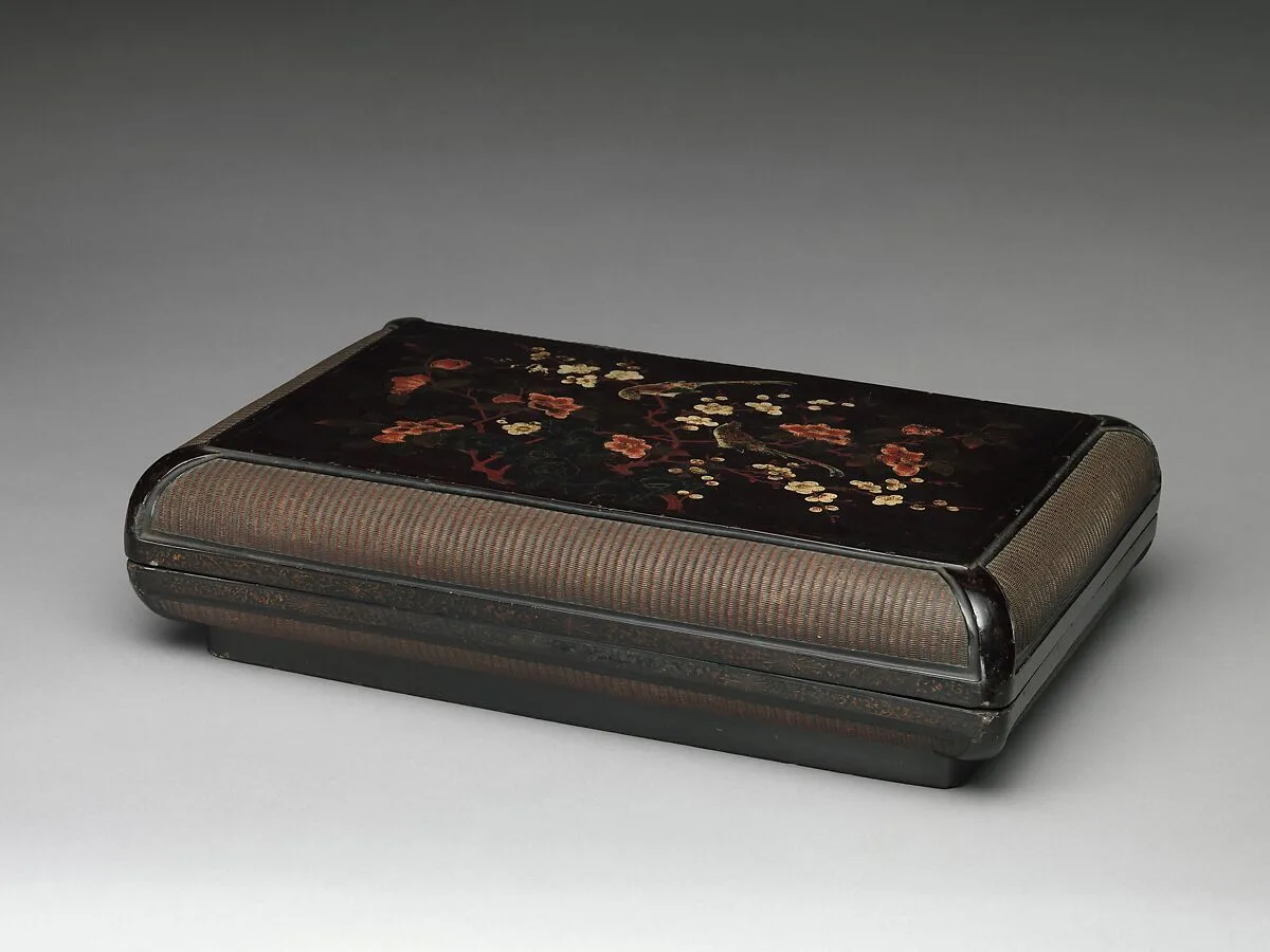 明晚期 編竹黑漆彩繪花鳥紋委角長方盒|Box with gardenia, plum blossoms, and finches — Unknown