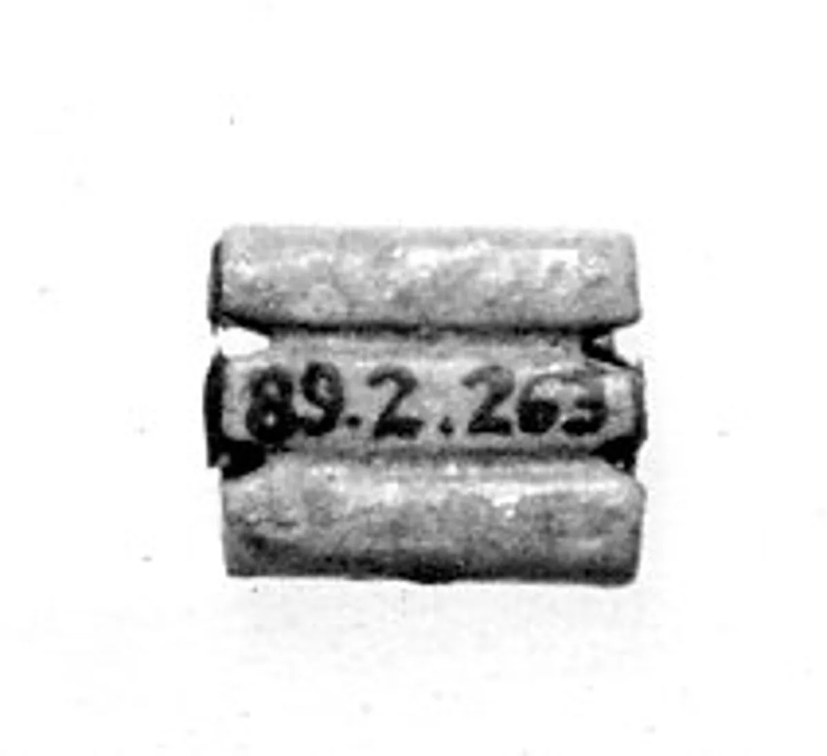 Bead of three parallel tubes — Unknown