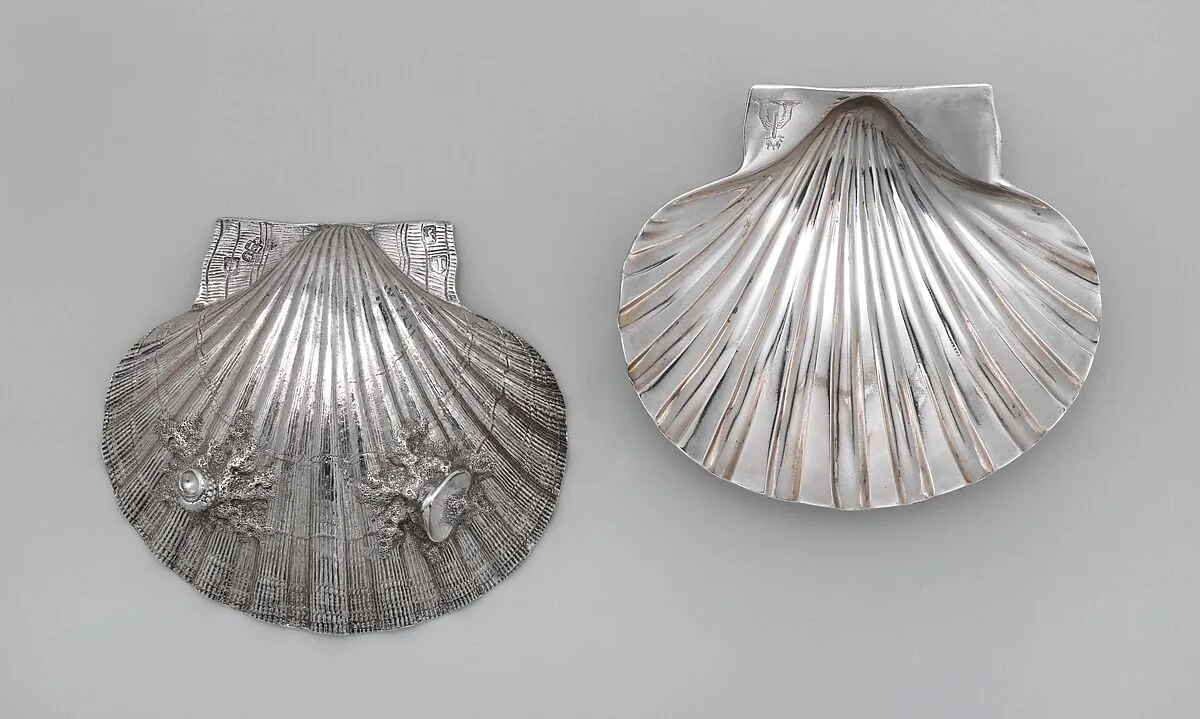 Pair of scallop shells — Paul de Lamerie