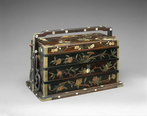 清 紫檀百寳嵌封神故事圖食盒|Picnic basket with scene from Investiture of the Gods