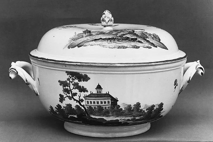 Bouillon bowl with cover — Höchst Manufactory