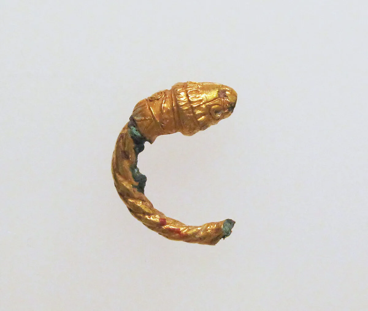 Earring with head of lion — Unknown