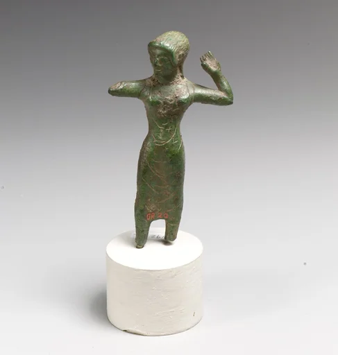 Statuette of a woman