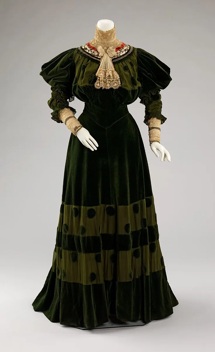Dinner dress — Jeanne Hallée