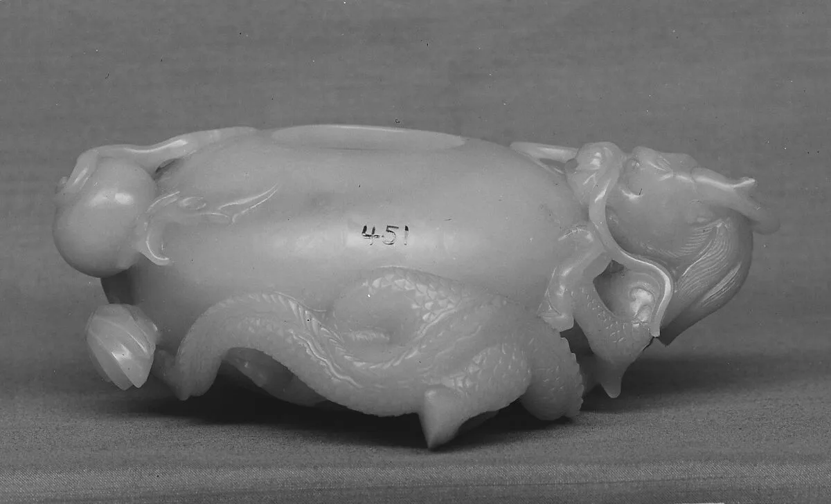 清早期 白玉盤龍水丞|Water pot with dragon — Unknown