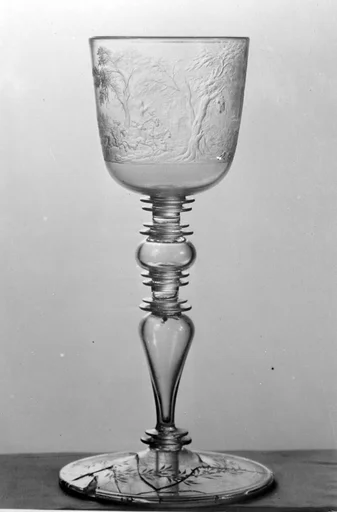 Standing cup