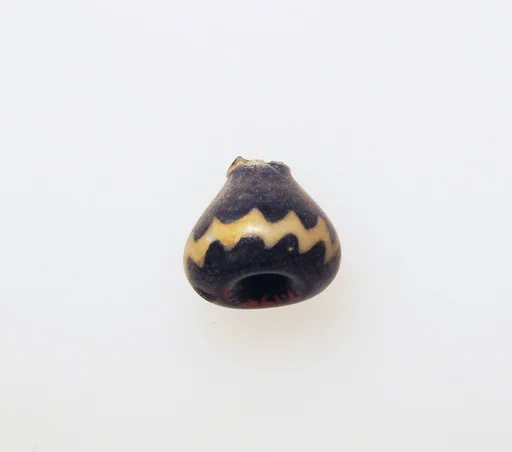 Glass bead