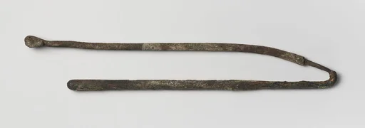 Bent piece of wire/Needle