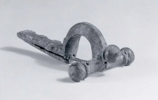 Crossbow fibula