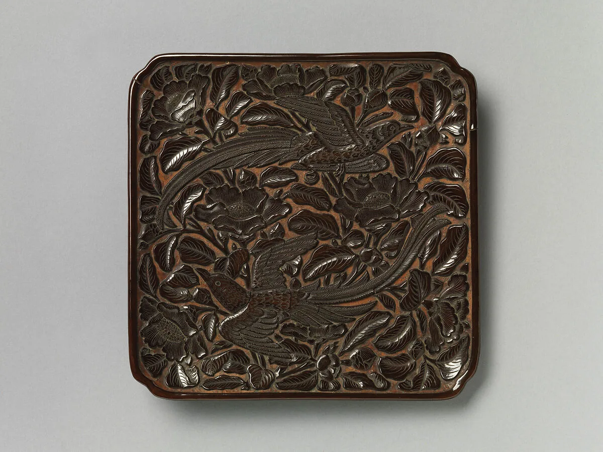 元 雕漆剔黑綬帶山茶紋委角方盤|Square dish with long-tailed birds and camellias — Unknown