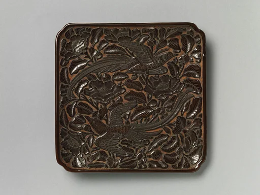 元　雕漆剔黑綬帶山茶紋委角方盤|Square dish with long-tailed birds and camellias
