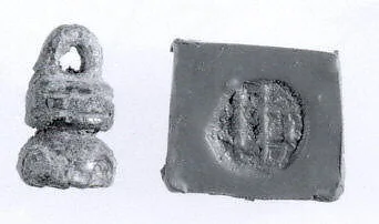 Stamp seal (two-tiered bell with loop handle) with monster — Unknown