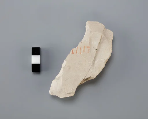 Hieratic ostracon with remains of red numeral