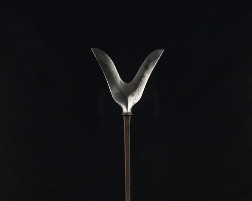 Arrowhead (<i>Yanone</i>)
