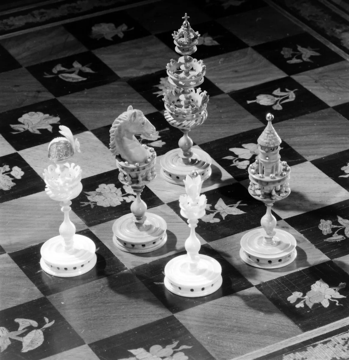 Chess table — Michel Grandville