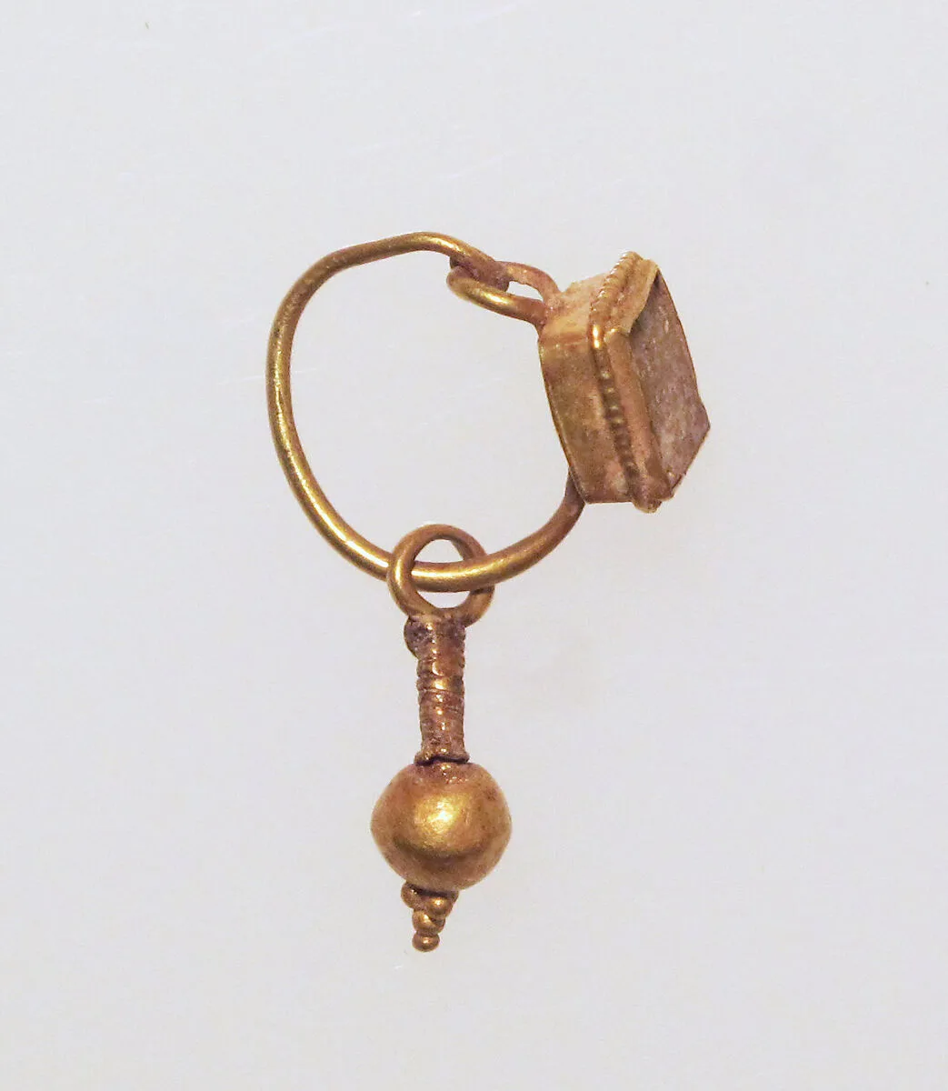 Earring with pendant — Unknown