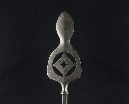 Arrowhead (<i>Yanone</i>)