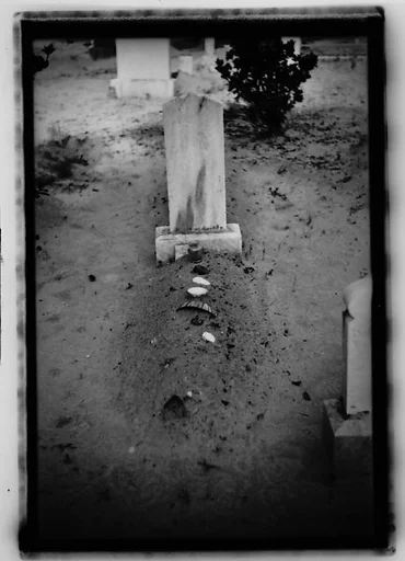 [Grave, Alabama]